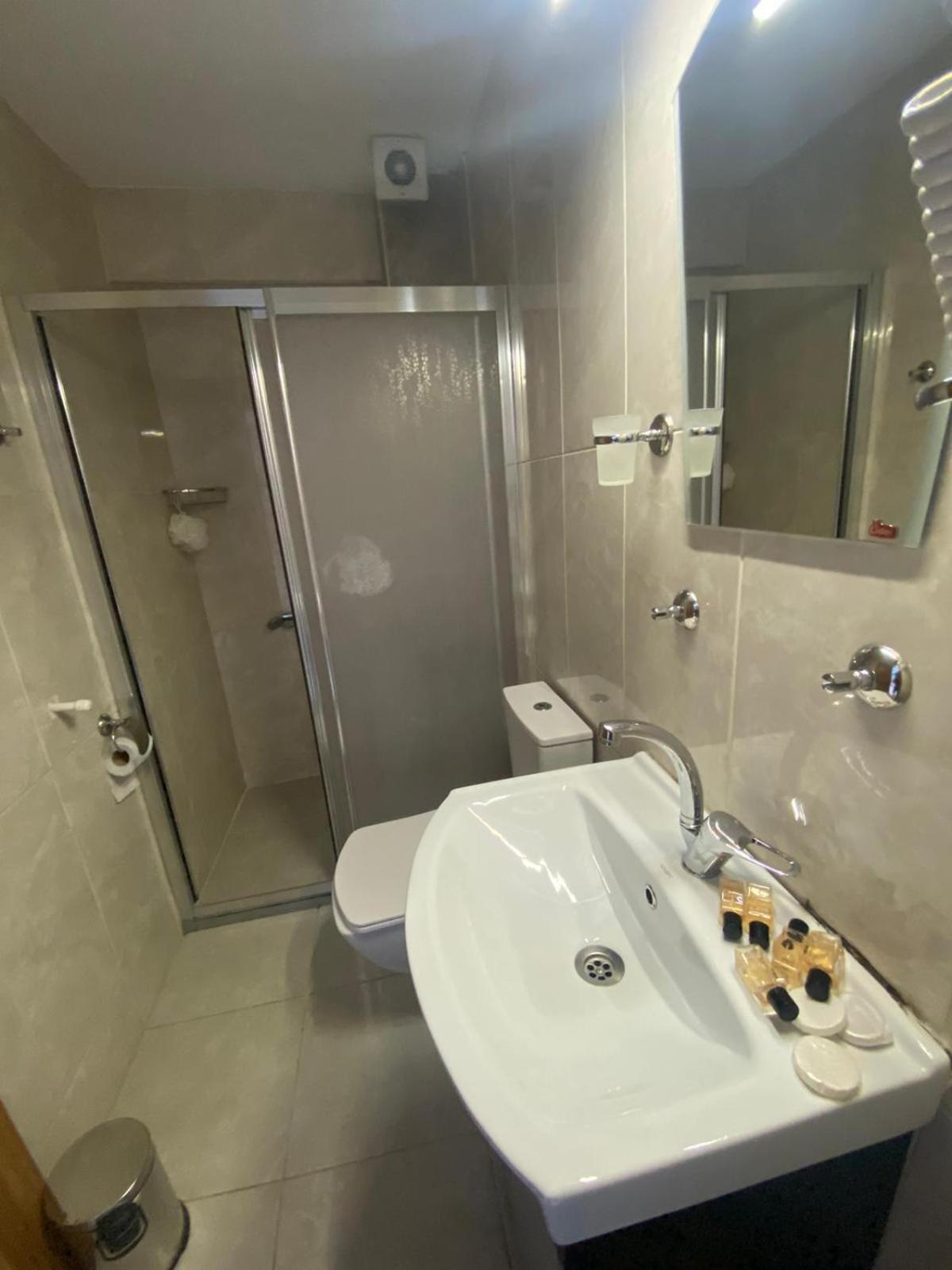 Retrol Hotel Istanbul Bagian luar foto